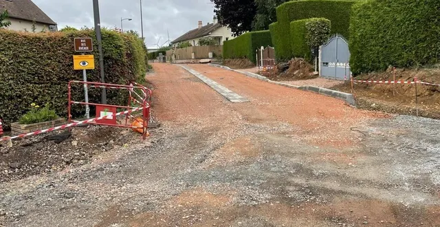 photo  d’importants travaux de voirie ont lieu actuellement à sarceaux.  &copy;  ouest-france 