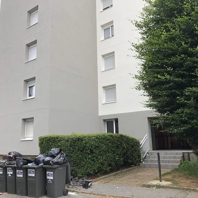 Le feu a pris dans la cave de la résidence située au n° 11 de la rue Honoré-d’Estienne-d’Orves. Ouest-France photo le feu a pris dans la cave de la résidence située au n° 11 de la rue honoré-d’estienne-d’orves. © ouest-france