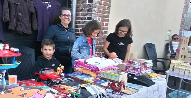 photo  une brocante en famille pour revendre les jeux et habits qui ne sont plus utilisés.  &copy;  ouest-france 