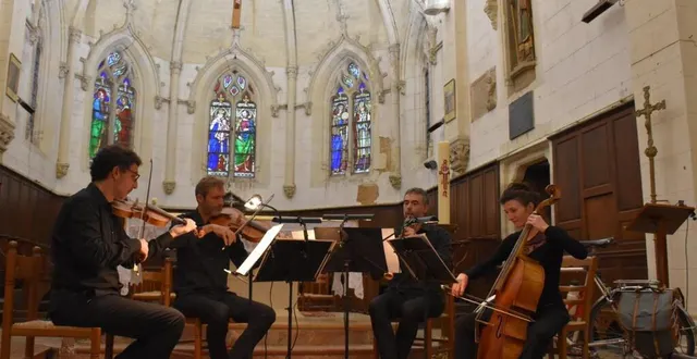 photo  interprétant de la musique baroque, ce quatuor s’est produit à étival, coulans-sur-gée, poillé-sur-vègre, loué, avoise et souvigné-sur-sarthe. il se rendait au concert à vélo.  &copy;  le maine libre 