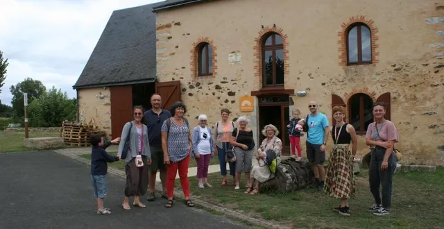 photo  naïs ornada, médiatrice culturelle, a fait visiter le moulin cyprien à une quinzaine de personnes.  &copy;  le maine libre 