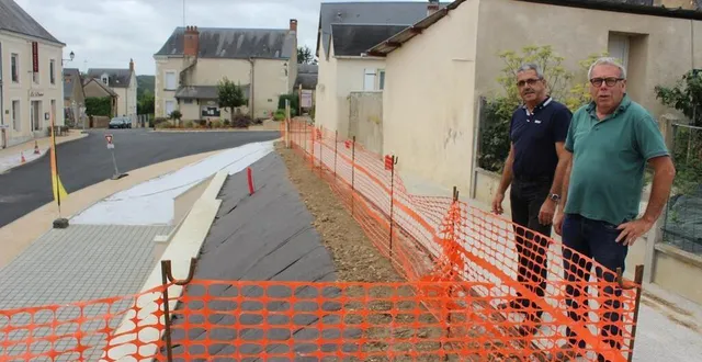 photo  gérard lenoir, adjoint et bruno boulay, maire de thoiré-sur-dinan  &copy;  le maine libre 