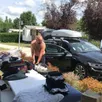 photo anthony, 41 ans, est arrivé de grenoble. il est un campeur fidèle depuis plusieurs générations.