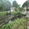 photo à condé-sur-sarthe, l’ancien moulin tombe en ruine.