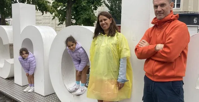 photo  une famille madrilène de passage à cholet, durant son périple de saint-malo à madrid.  &copy;  ouest-france 