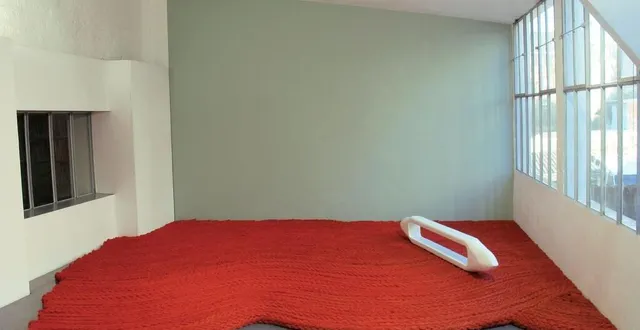 photo  en 2015, pour sa résidence à 2angles à flers (orne), l’artiste plasticien jean bonichon, a imaginé l’œuvre « la langue apprivoisée est un oiseau rare ».  &copy;  dr 