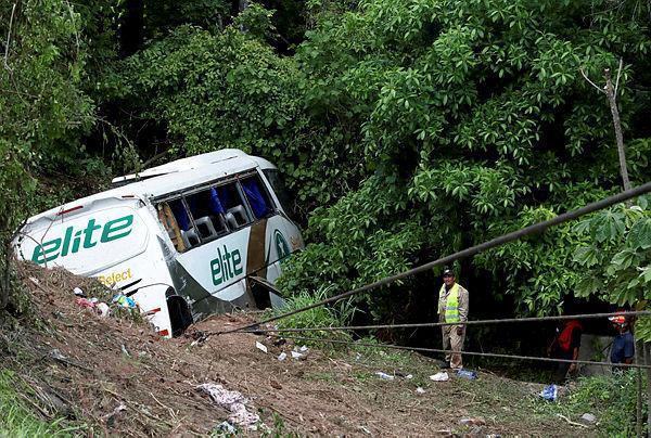 México.  Al menos 17 muertos en choque de autobús con migrantes.  Deportes
