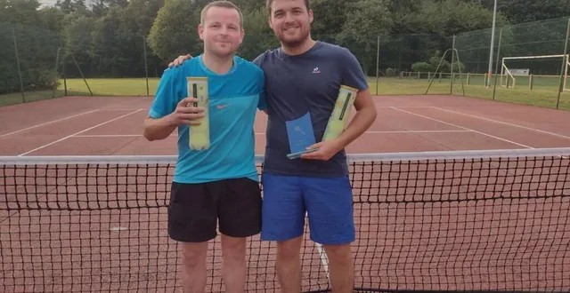 photo  la finale du tournoi de tennis de la saint-pierre a eu lieu vendredi 28 juillet sur le court d’angrie. c’est corentin thierry (à droite sur la photo) qui l’a emporté face à cédric bedouet (6/3, 6/0). 16 joueurs ont participé.  &copy;  ouest-france 