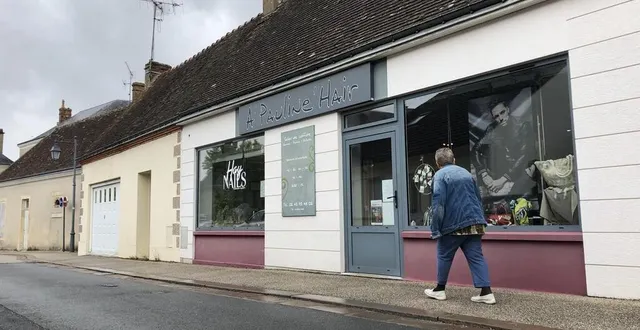 photo  à tuffé-val-de-la-chéronne, « édith coiff » est devenu a’pauline’hair il y a 12 ans, lors du rachat par pauline mulot.  &copy;  le maine libre 