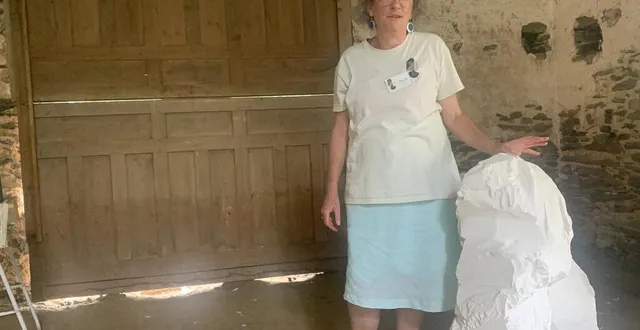 photo  marielle vallin est médiatrice dans la chapelle de la cour des aulnays, cet été.  &copy;  co – louis roche 