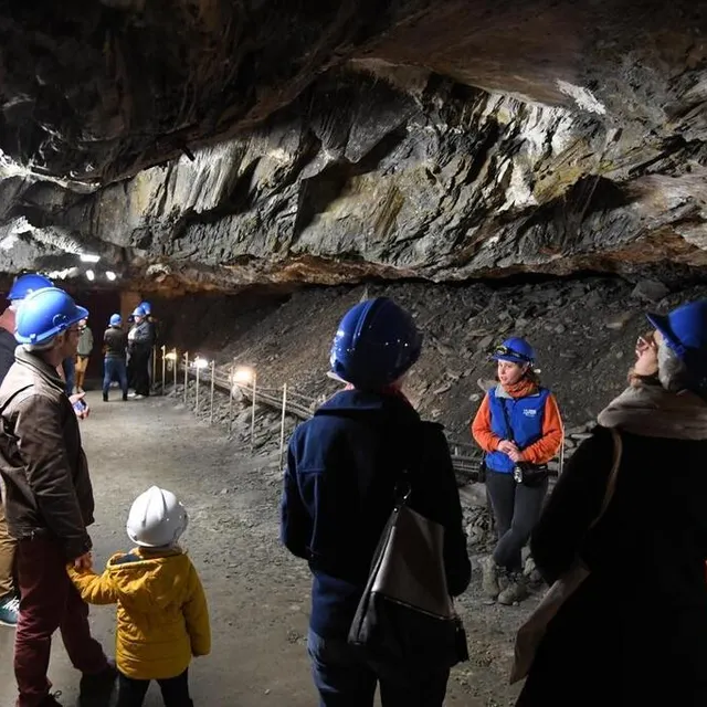 photo à la mine bleue à noyant-la-gravoyère, le visiteur se promènera dans des galeries sous terre, lieu véritable d’extraction de l’ardoise.  ©  co-laurent combet