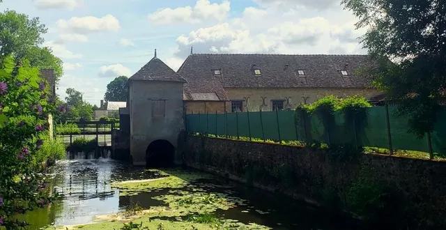 photo  le moulin de la lande, à vivoin (sarthe), dans un véritable écrin d’eau et de verdure.  &copy;  le maine libre 