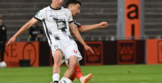photo  marius courcoul et sidiki chérif ont fait leurs débuts en pro avec le sco, samedi à laval.  &copy;  jérôme fouquet 