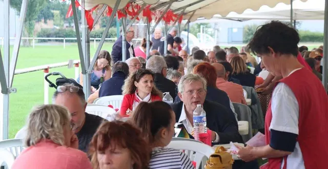 photo  le festival de la rillette a rassemblé plus de mille gourmands.  &copy;  ouest-france 