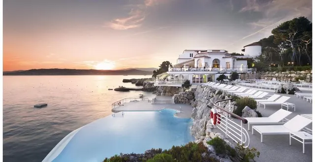 photo  la piscine spectaculaire de l’hôtel du cap eden-roc  &copy;  . jms. l’hôtel du cap eden-roc 