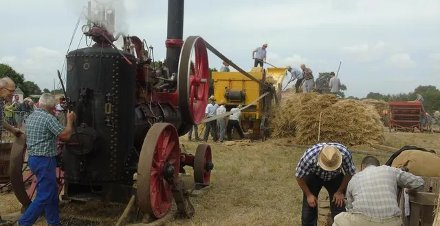 photo  la vieille locomotive à vapeur et la batteuse seront au cœur de la fête.  &copy;  ouest-france 
