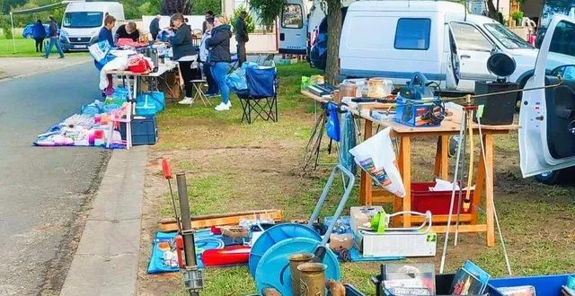 photo  dimanche, la pluie a laissé du répit aux chineurs.  &copy;  le maine libre 