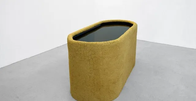 photo  lors de sa résidence à 2angles à flers (orne) en 2018, l’artiste plasticienne caroline le méhauté, a imaginé la sculpture négociation 95 - décoloniser les imaginaires.  &copy;  caroline le méhauté 