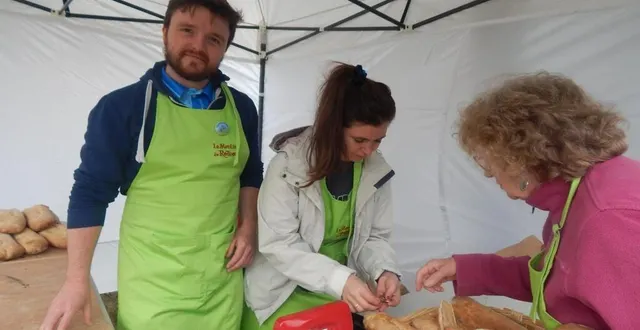 photo  la fête du blé au pain au moulin de rotrou a attiré les amateurs de bons goûts.  &copy;  le maine libre 