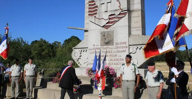 photo  a fyé, où de violents combats eurent lieu, le monument départemental en hommage aux soldats de la 2e division blindée a été érigé en 1948 à l’entrée sud de la commune.  &copy;  archives le maine libre 