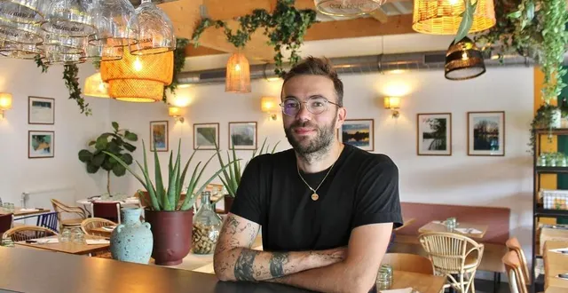 photo  thomas willot est le nouveau gérant de bar-restaurant d’avoise, qu’il a rouvert depuis le 1er août 2023, sous le nom la guinguette.  &copy;  ouest-france 