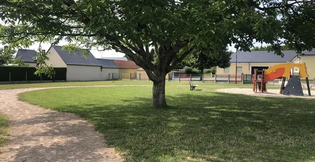 photo  la mam sera construite à côté de l’école, dans le centre bourg de la chapelle-du-bois.  &copy;  le maine libre 
