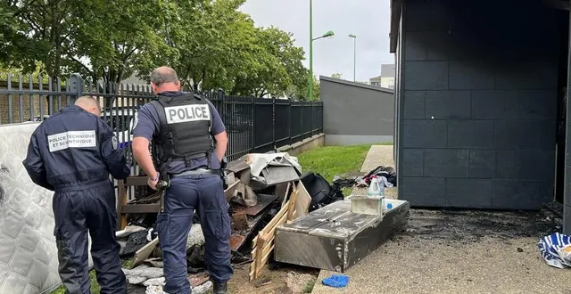 photo  la police technique et scientifique est venue constater les dégâts provoqués par l’incendie d’un appartement à alençon.  &copy;  ouest-france 