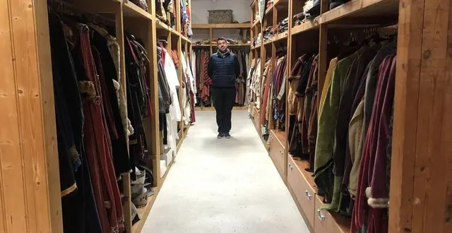 photo  la collection du théâtre de saint-paul-du-bois compte plus de 15 000 costumes.  &copy;  archives ouest-france 