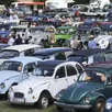 photo avec plus de 1 000 véhicules, marçon classic est le plus grand rassemblement estival automobile de la région.