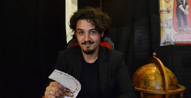 photo  thouars, vendredi 15 juillet. le magicien mehdi ouazzani est entré à la maison de la magie robert-houdin à blois, une consécration.  &copy;  co 