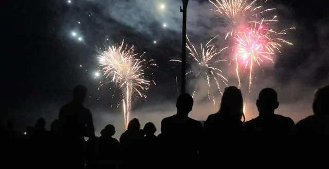 photo  lors du feu d’artifice du 13 juillet 2023, à sablé-sur-sarthe.  &copy;  archives ouest-france 