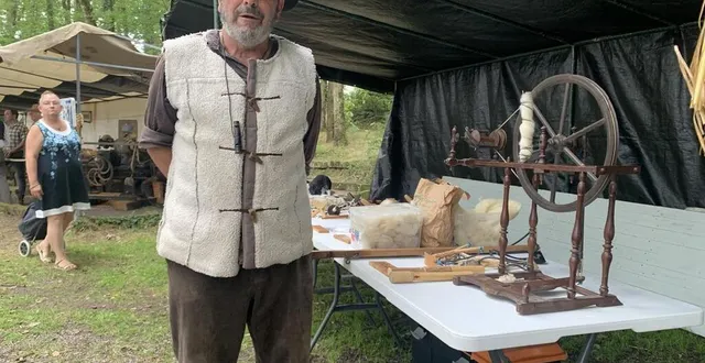 photo  yves le ven a présenté ses objets anciens à la fête des battages.  &copy;  co 