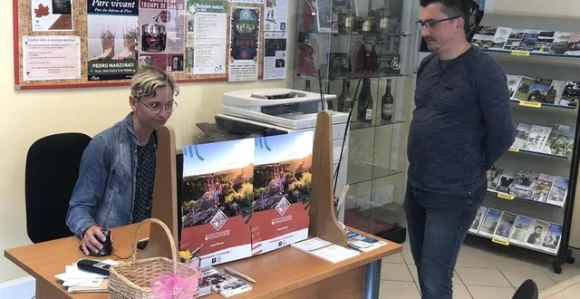 photo  marie-laure lefébure, conseillère en séjour à l’office de tourisme de la ferté-macé (orne), accueille et guide les touristes depuis vingt-deux ans.  &copy;  ouest-france 
