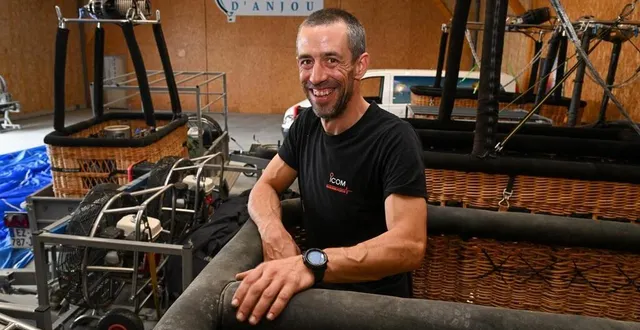 photo  gennes-val-de-loire, le 11 août 2023. miguel tuffreau est devenu pilote professionnel pour montgolfières d’anjou il y a 15 ans. il compte plus de 1 400 heures de vol.  &copy;  co - laurent combet 