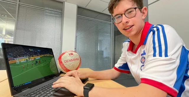 photo  rémi rousseau, passionné et désormais spécialiste de football nordique.  &copy;  le maine libre 