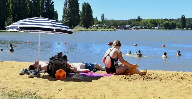 photo  la chéronne traverse le plan d’eau de tuffé.  &copy;  archives le maine libre – yvon loué 