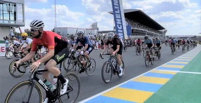 photo  les 24 heures vélo réuniront plusieurs centaines d’amateurs et de pros du vélo tout le week-end sur le circuit bugatti au mans.  &copy;  archive ouest-france 
