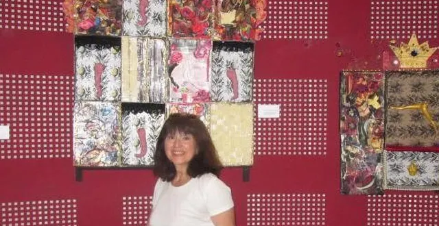 photo  marta castellanos. « de manière ludique, les tentures nous emmènent en balade dans des océans et des plages, où il est plus probable de marcher sur du plastique que des méduses. »  &copy;  ouest-france 