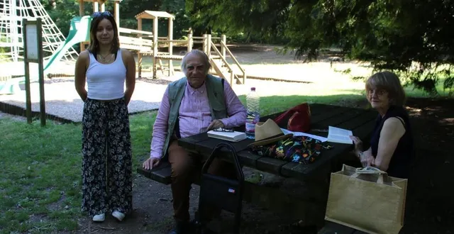 photo  marilou calatayud a accueilli éliane et gérard, des parisiens, venus profiter du calme de la forêt.  &copy;  le maine libre 