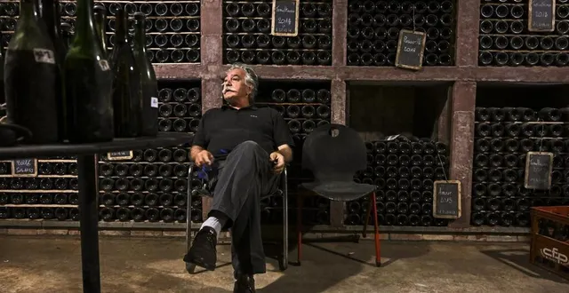 photo  jean-bernard métais, chez lui à courdemanche, dans la cave creusée dans le tuffeau.  &copy;  le maine libre denis lambert 