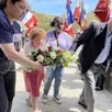 photo annette lajon a participé aux commémorations jusqu’au bout. le 30 mai 2023, elle déposait une gerbe devant le château d’alençon en hommage aux résistants.