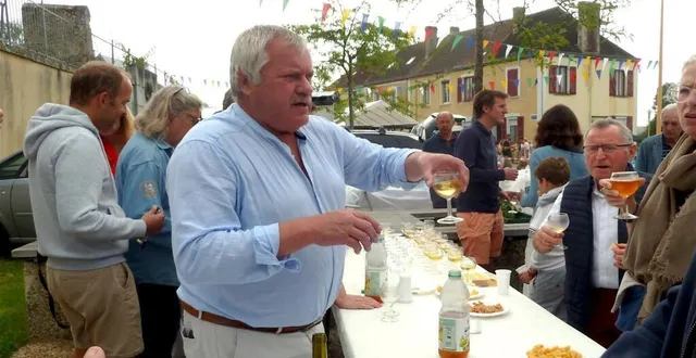 photo  le maire a associé les anciens du village à l’inauguration.  &copy;  ouest-france 