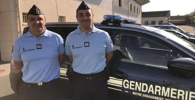 photo  les deux nouveaux commandants de la compagnie de gendarmerie d’alençon-argentan : le capitaine didier québriac, 55 ans, (à gauche), seconde le chef d’escadron ismaël baa, 42 ans.  &copy;  ouest-france 