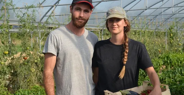 photo  killian conesa et sarah pétreault sont maraîchers à challain-la-potherie. installés depuis octobre 2021, ils ont repris la ferme des grands-parents de sarah et s’appuient sur l’agroécologie.  &copy;  ouest-france 