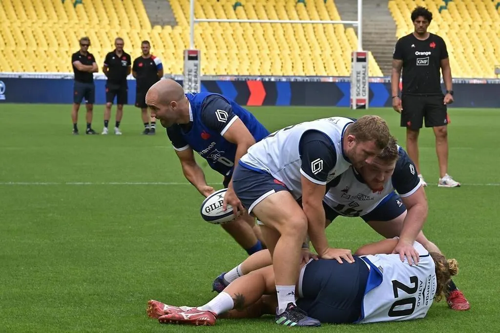 PHOTOS. Le XV de France découvre la pelouse de la Beaujoire . Sport
