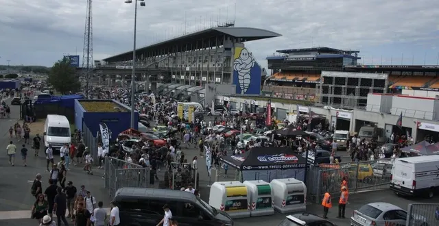 photo  une jauge de 30 000 spectateurs a été prévue pour la première journée, samedi 19 août 2023, au big car show sur le circuit bugatti au mans.  &copy;  ouest france 