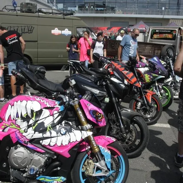 photo les motos customisées par l’entreprise watata inc.  ©  ouest france