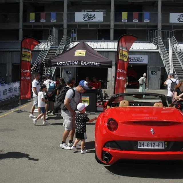 photo crosa rent car prestige loue plusieurs modèles de ferrari pendant 15 ou 30 minutes. samedi 19 août 2023, les réservations étaient pleines.  ©  ouest france