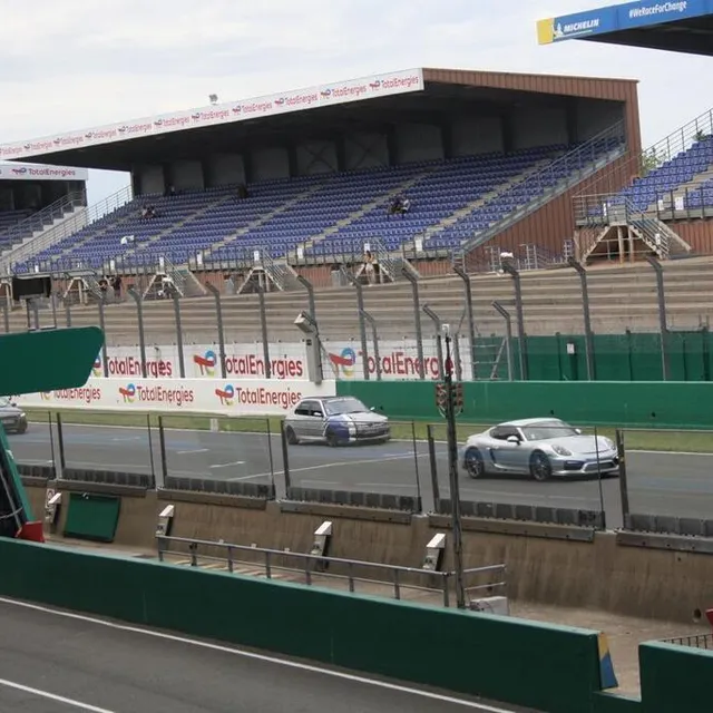 photo les sessions de conduite sur le circuit ont démarré à 9 h du matin, samedi 19 août 2023.  ©  ouest france