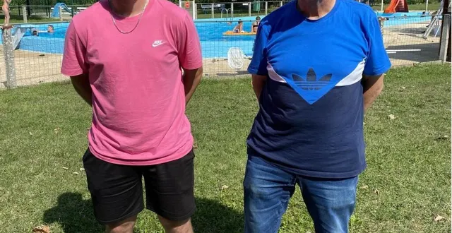 photo  enzo fraboul, en compagnie du président du club daniel hamonic, est le nouvel animateur sportif.  &copy;  le maine libre 